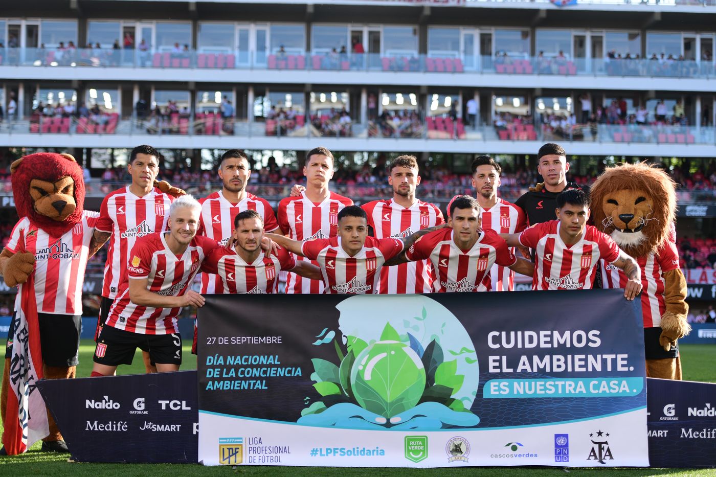 Estudiantes Defensa y Justicia formación.jpg