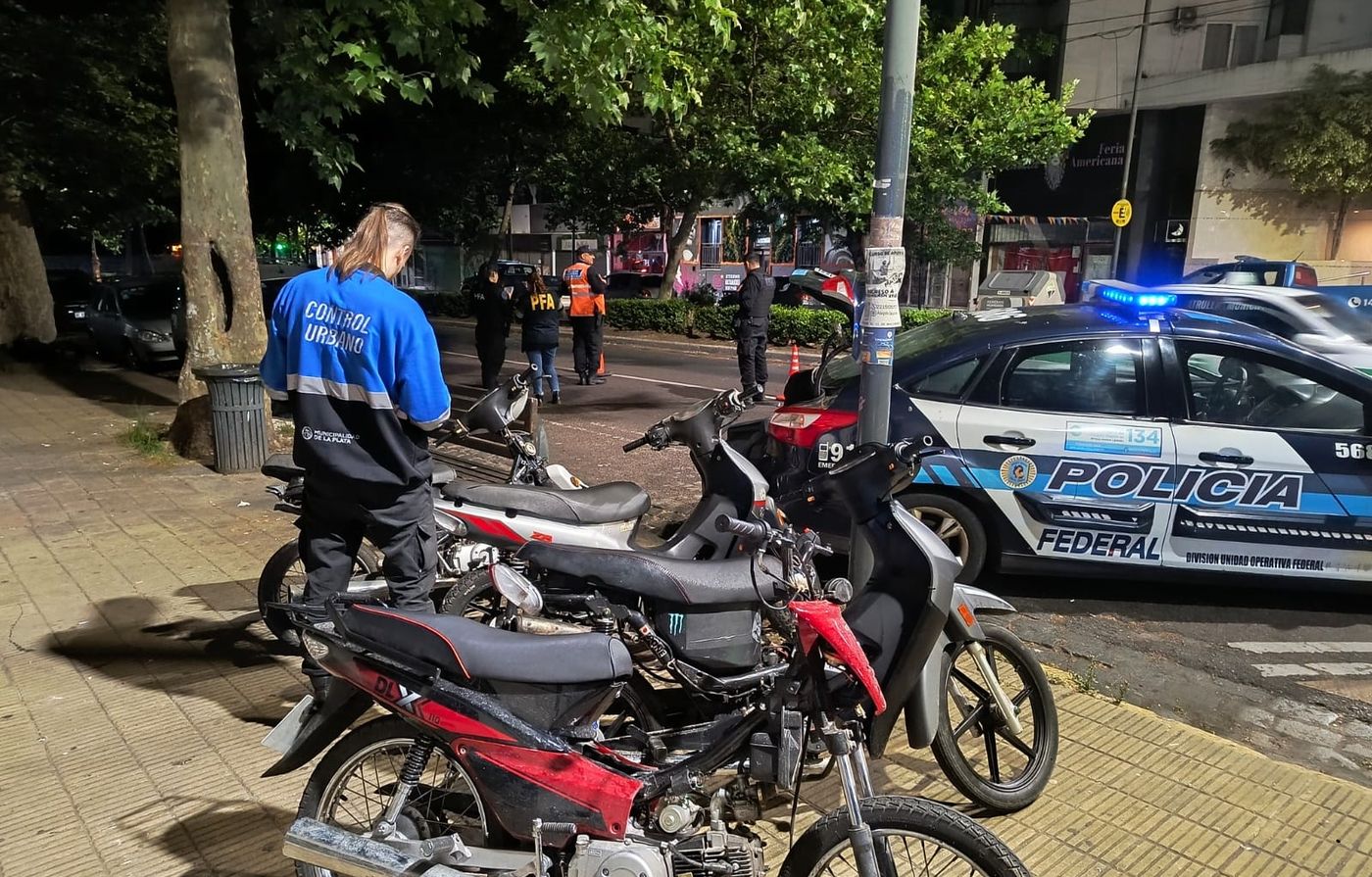 En los controles de tr&aacute;nsito de la Municipalidad de La Plata participaron tambi&eacute;n los agentes de la Polic&iacute;a Federal Argentina.