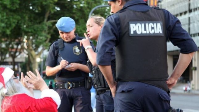 denuncian la vuelta del chantaclaus, el papa noel que cobra para sacarse fotos con nenes