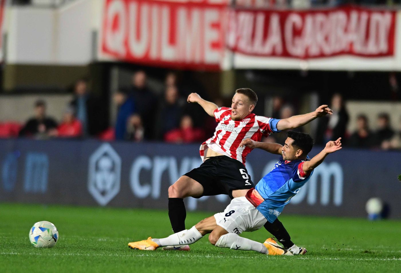 Estudiantes empató y clasificó en la Copa Libertadores. Estudiantes empató y clasificó en la Copa Libertadores.