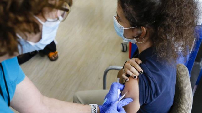 la provincia empezara a vacunar a chicos y adolescentes sin enfermedades de base