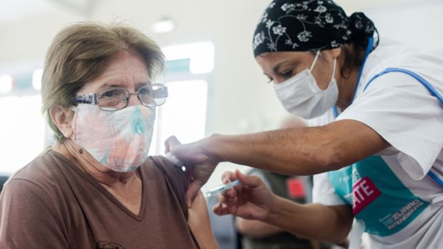 las vacunas contra el covid-19 ya evitan mas de 500 muertes por dia en argentina