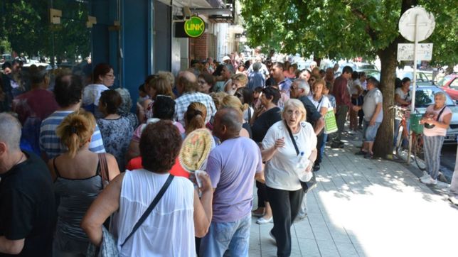 vence el plazo para que jubilados bonaerenses presenten la documentacion de asignaciones