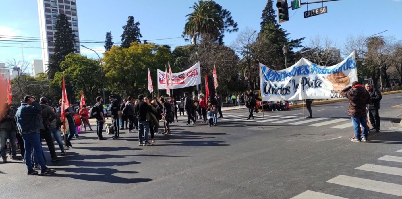 Corte de vendedores ambulantes en 7 y 50