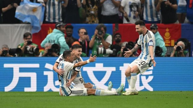 los historicos no perdonan: asi fueron los goles de messi y di maria en qatar