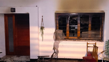 Bomberos rescataron a un jubilado de 89 años atrapado en un incendio Bomberos rescataron a un jubilado de 89 años atrapado en un incendio