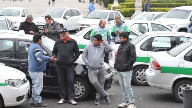 taxis con publicidad: los choferes de la plata amenazan con un amparo si no les dan participacion