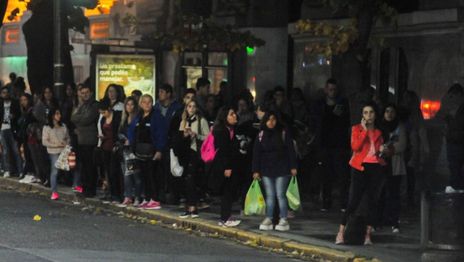 Empresas de micros presionan con suspender trabajadores y el servicio nocturno