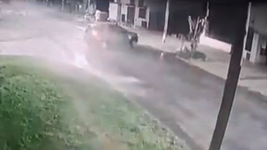 impresionante derrape y choque de una camioneta que quedo al borde de la tragedia impresionante derrape y choque de una camioneta que quedo al borde de la tragedia