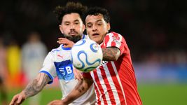 estudiantes no lo liquido, catolica lo empato sobre el final y se define todo en chile