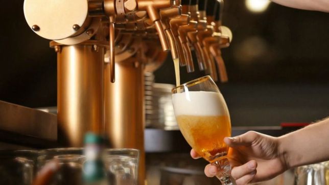 regalan una cerveza a quienes donen juguetes para el hospital de ninos