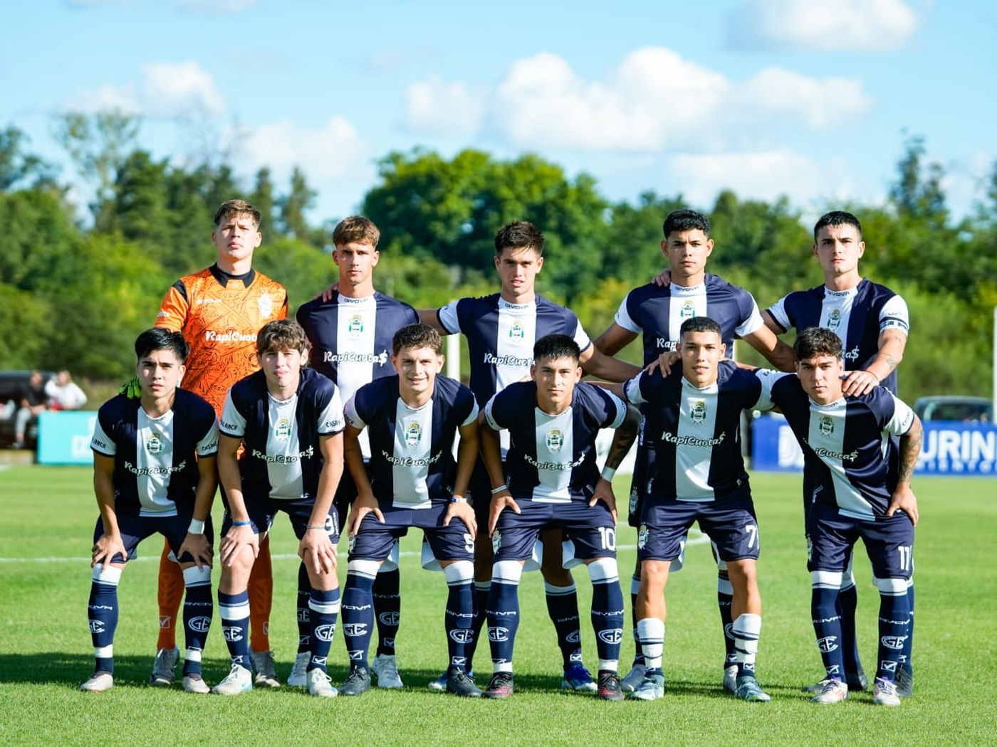 Gimnasia Reserva formación.jpg