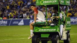 la dura imagen de guido carrillo tras lesionarse y dejar a estudiantes con diez jugadores la dura imagen de guido carrillo tras lesionarse y dejar a estudiantes con diez jugadores