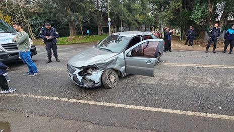 Familias de alumnos de un conocido colegio de City Bell reclaman urgentes medidas de seguridad vial en la zona Familias de alumnos de un conocido colegio de City Bell reclaman urgentes medidas de seguridad vial en la zona