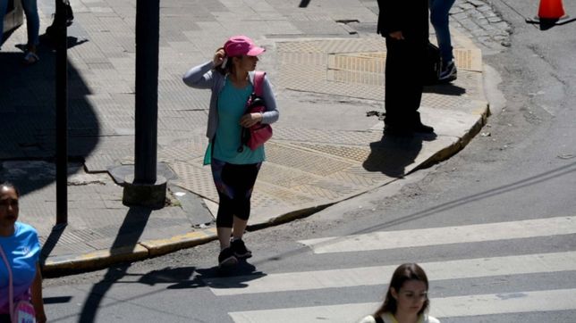 la ola de calor sigue en la plata con un miercoles a pleno sol y 35°c