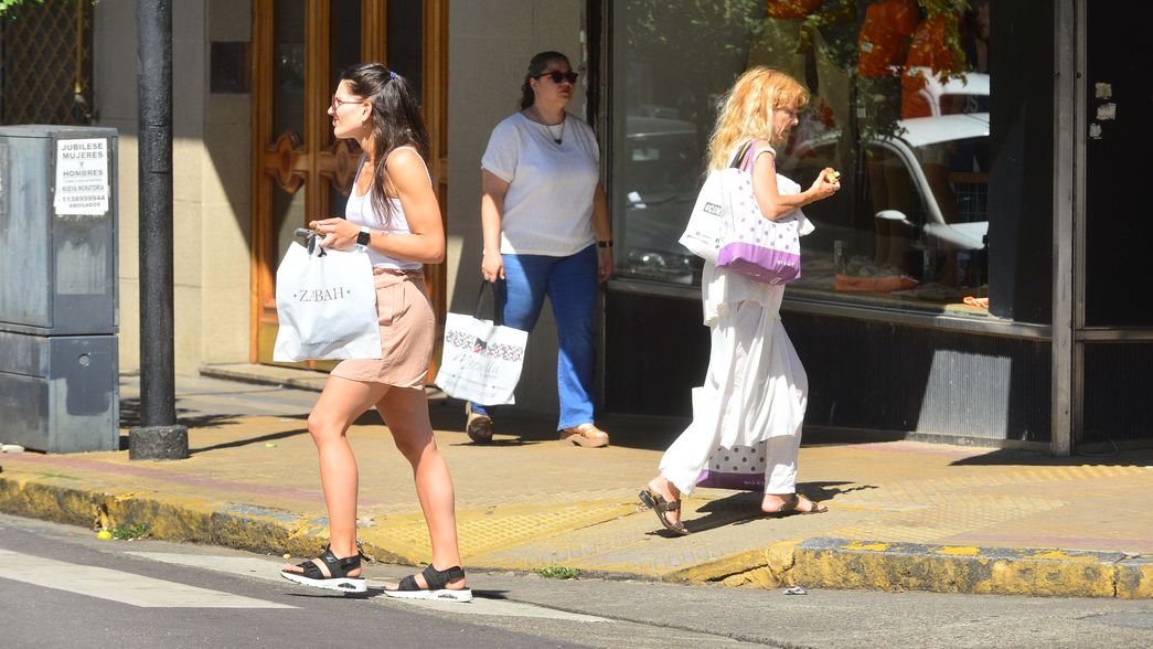 Sube la temperatura en La Plata en la antesala de un lunes agobiante y a la espera de fuertes tormentas