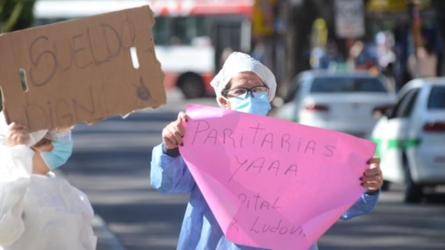 convocan a medicos y profesionales de la salud a abrir las paritarias del 2022