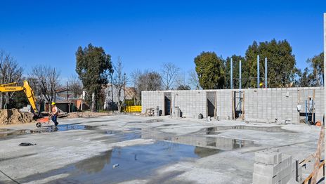 La construcción perdió 65.000 puestos formales y busca recuperarse tras dos años de caída