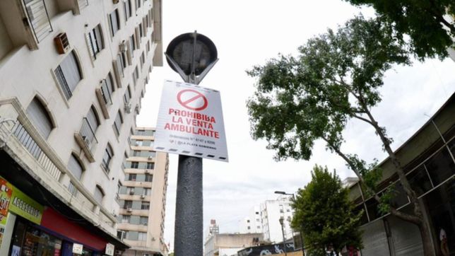 notificaciones, carteles y reubicacion: buscan ordenar la venta ambulante en la plata