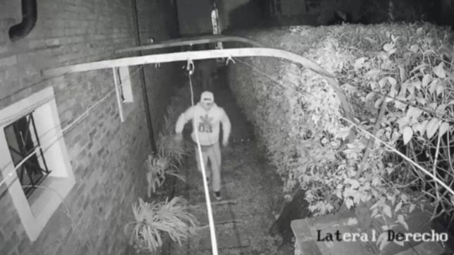 cinco ladrones saquearon una casa de city bell: no ves un patrullero ni de casualidad