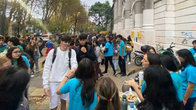 estudiantes hicieron una sentada por la presencia de ratas en el normal 1