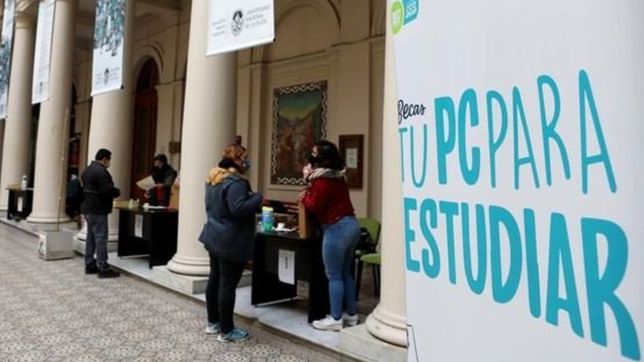 la unlp entrego tablets y computadoras para estudiantes de sus colegios y facultades