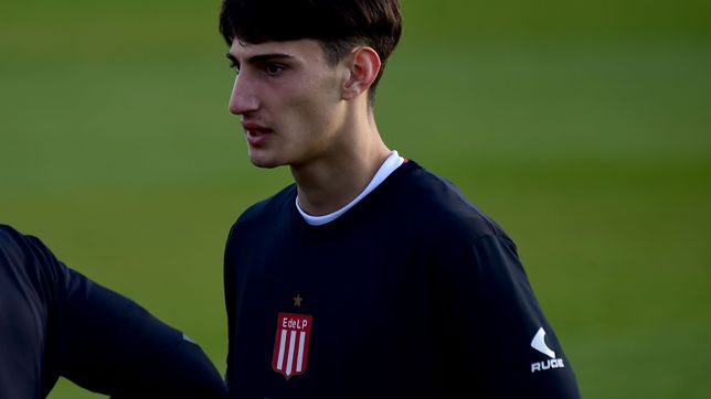 el emocionante recibimiento a un pibe de estudiantes en el colegio del club