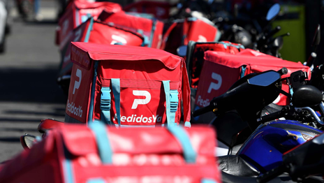 Ladrones balearon a un repartidor en La Plata para robarle la moto y escaparon Ladrones balearon a un repartidor en La Plata para robarle la moto y escaparon