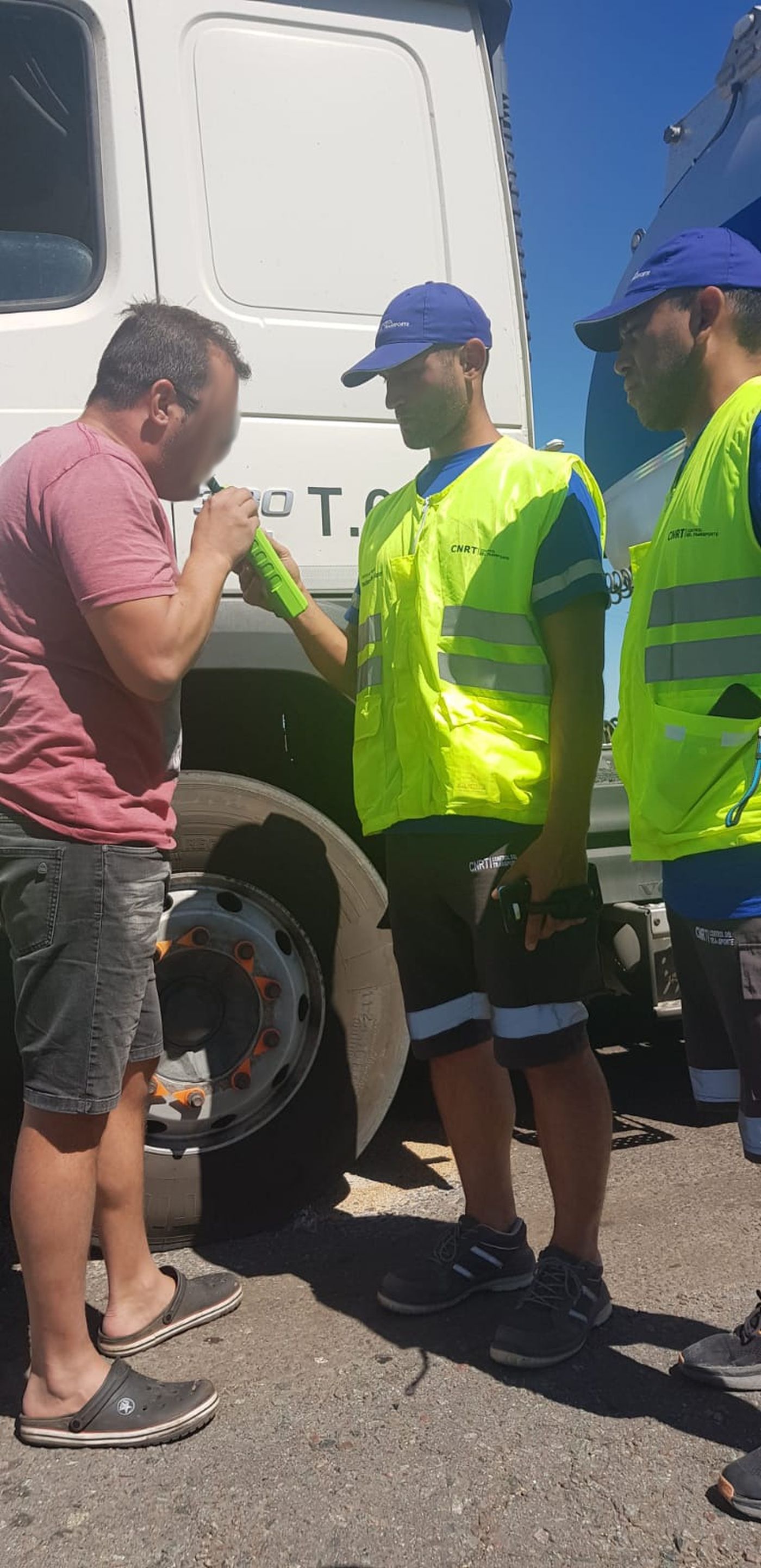 Los agentes de la CNRT le sacaron la licencia al conductor que viajaba hacia La Plata y le retuvieron el camión