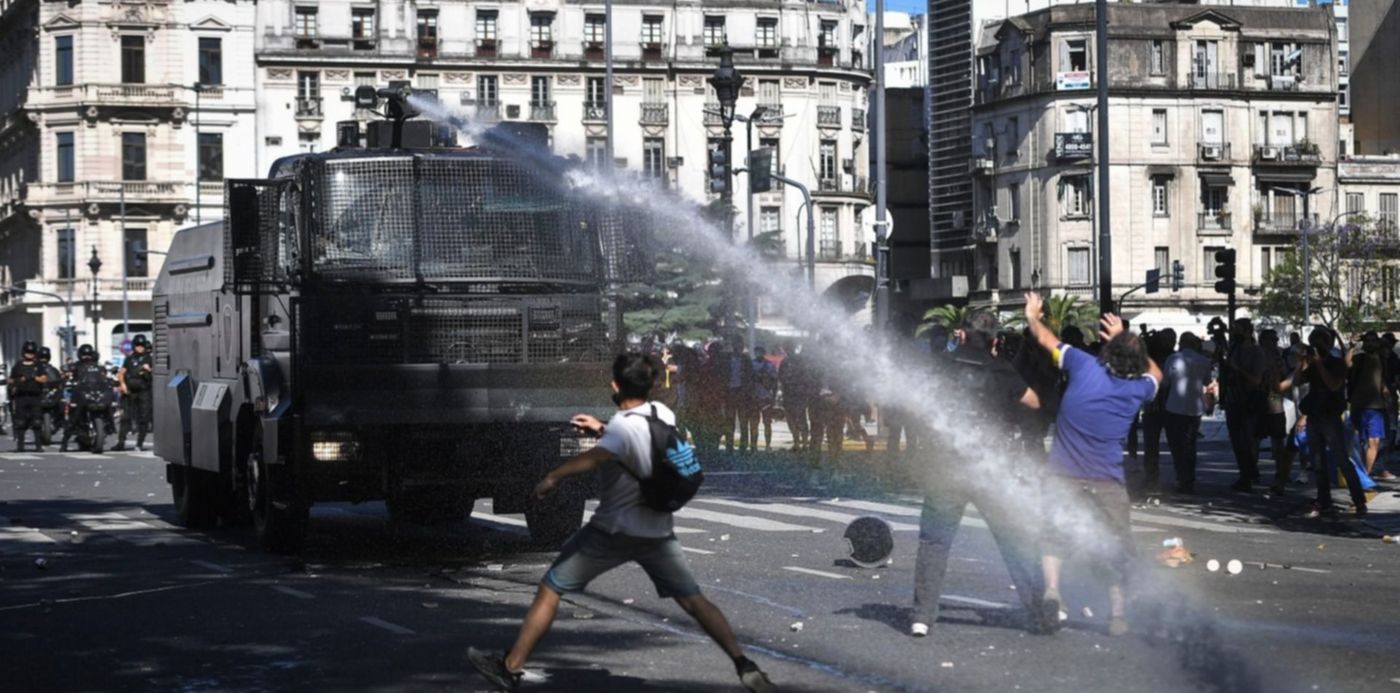 Incidentes en velorio de Diego Maradona
