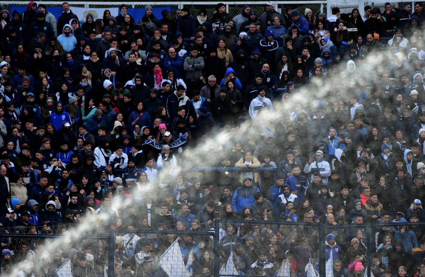 Gimnasia Banfield Hinchada 4.JPG
