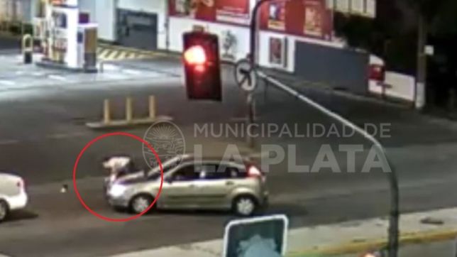 video: dio marcha atras en plena avenida 7 y causo un fuerte choque con una moto