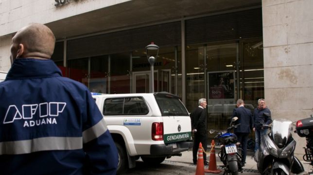 allanaron 20 bancos de manera simultanea por una maniobra de giro de dolares a exterior