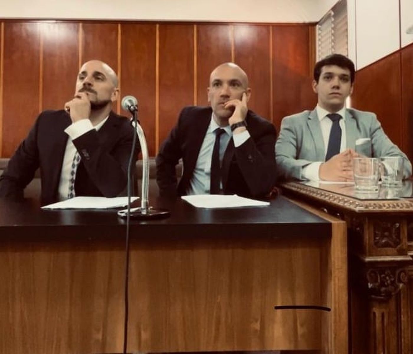 El equipo de la defensa integrado por Gonzalo Alba, Juan Pablo Martí y Facundo Dimarco