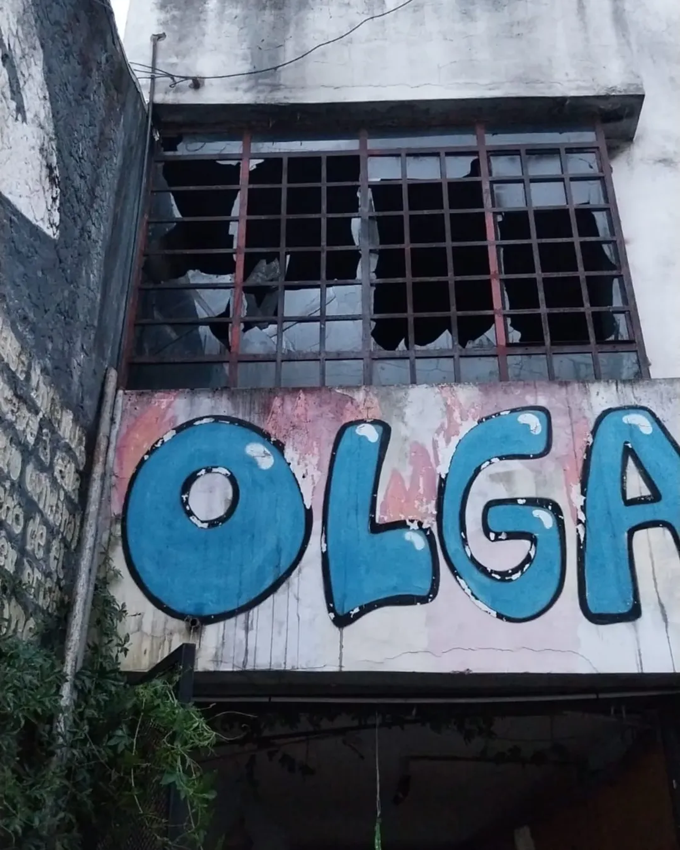 El Centro Cultural Olga Vázquez incendiado