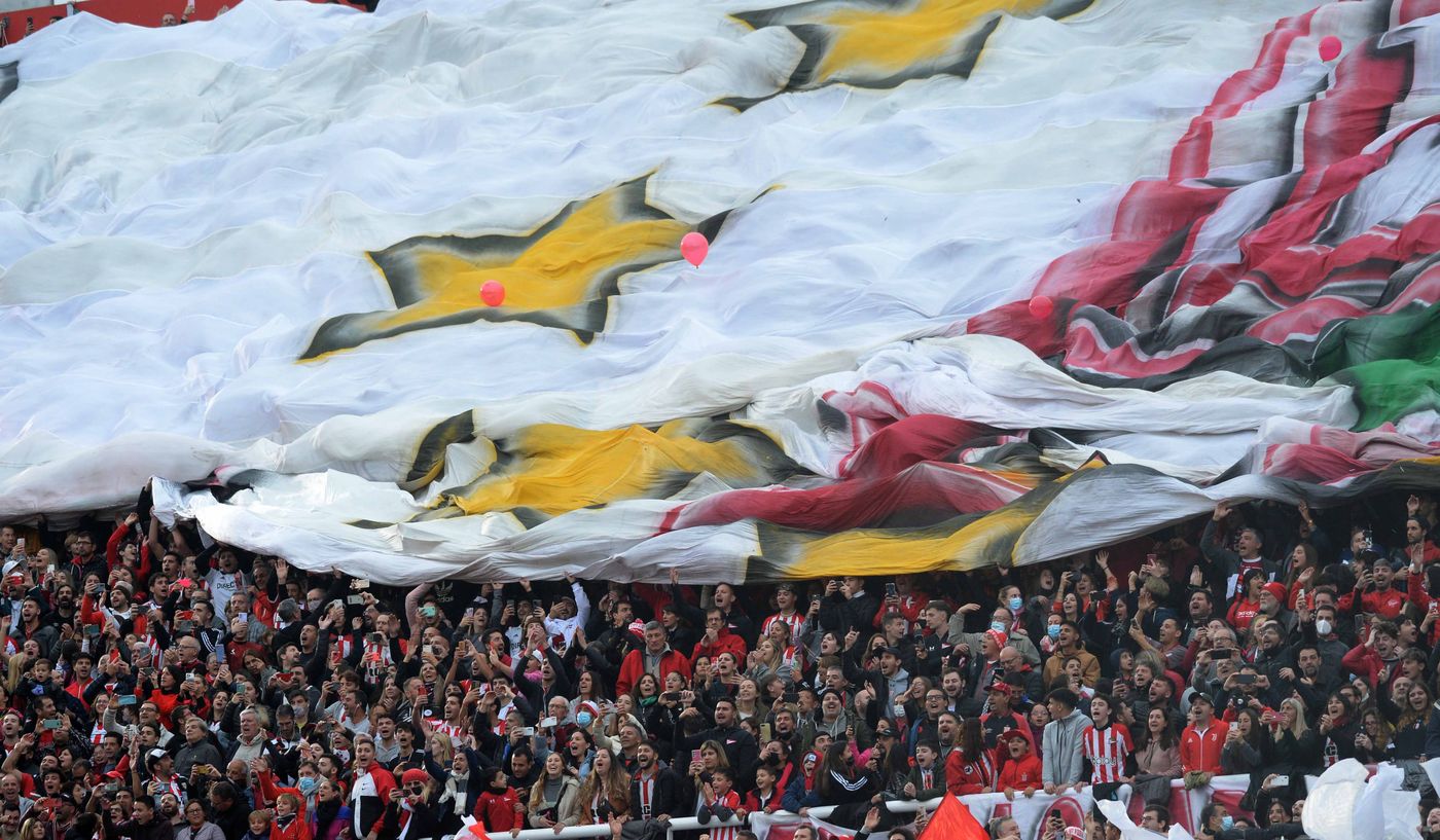 Hinchada Estudiantes (5).JPG