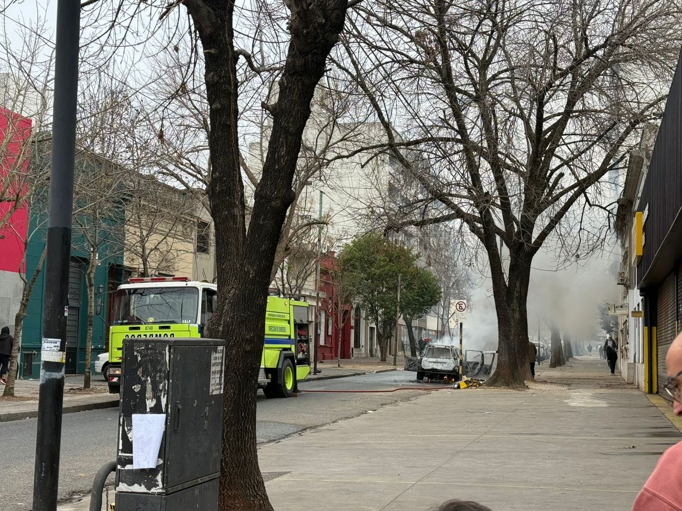 auto incendiado barrio norte