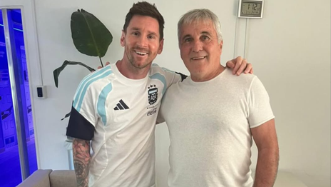 Lionel Messi y Claudio Gugnali tuvieron un particular reencuentro en el predio de Ezeiza