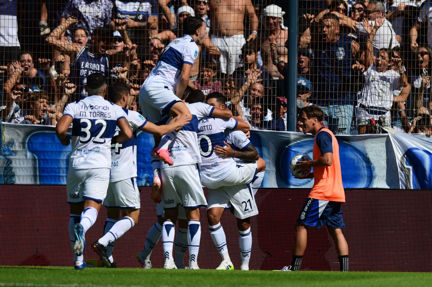 Gimnasia Independiente Rivadavia Martinez festejo gol (2)