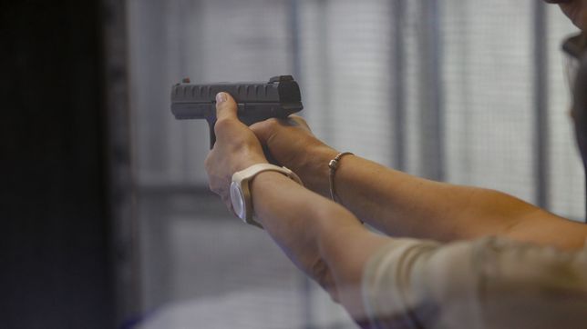 si sobrevive, puede que no vuelva a caminar: la esposa del policia baleado en una practica de tiro hizo una fuerte denuncia