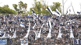 un hincha de gimnasia cayo desde la tribuna en la previa del clasico platense y esta internado un hincha de gimnasia cayo desde la tribuna en la previa del clasico platense y esta internado