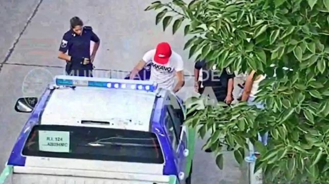 video: atropello a una policia e intento huir, pero lo atraparon