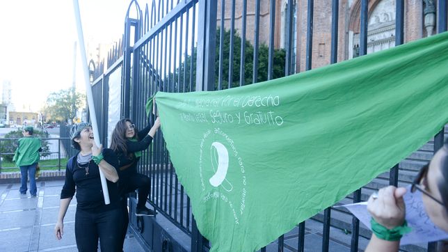 por la lluvia, reprograman la pintada del panuelo verde del aborto legal en plaza moreno