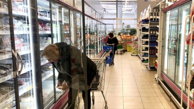 multan a unilever y mastellone por vender productos mellizos a precios diferentes