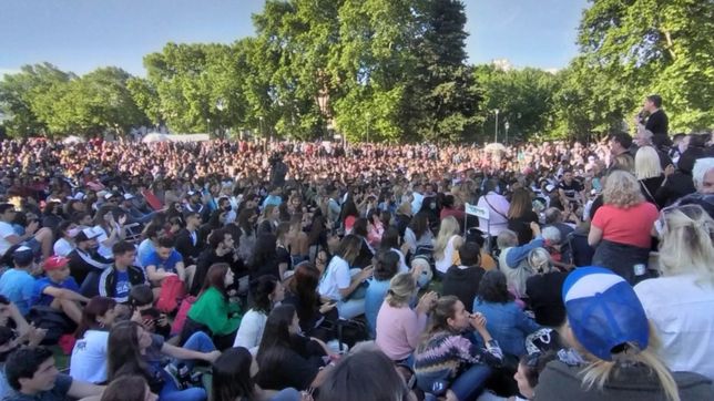 alak y kicillof haran una mateada con vecinos en la plata a una semana de las paso
