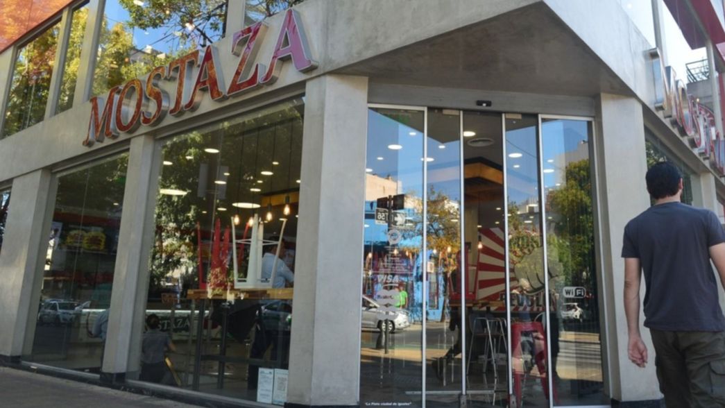 Veganos de La Plata preparan una impactante intervención en la puerta de Mostaza