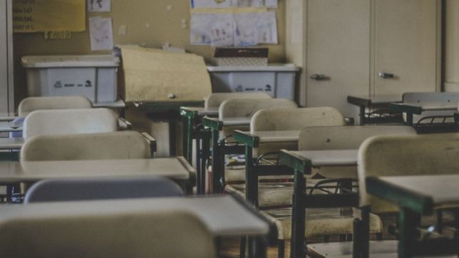 un nuevo paro de docentes y estatales complicara las clases en la plata este martes