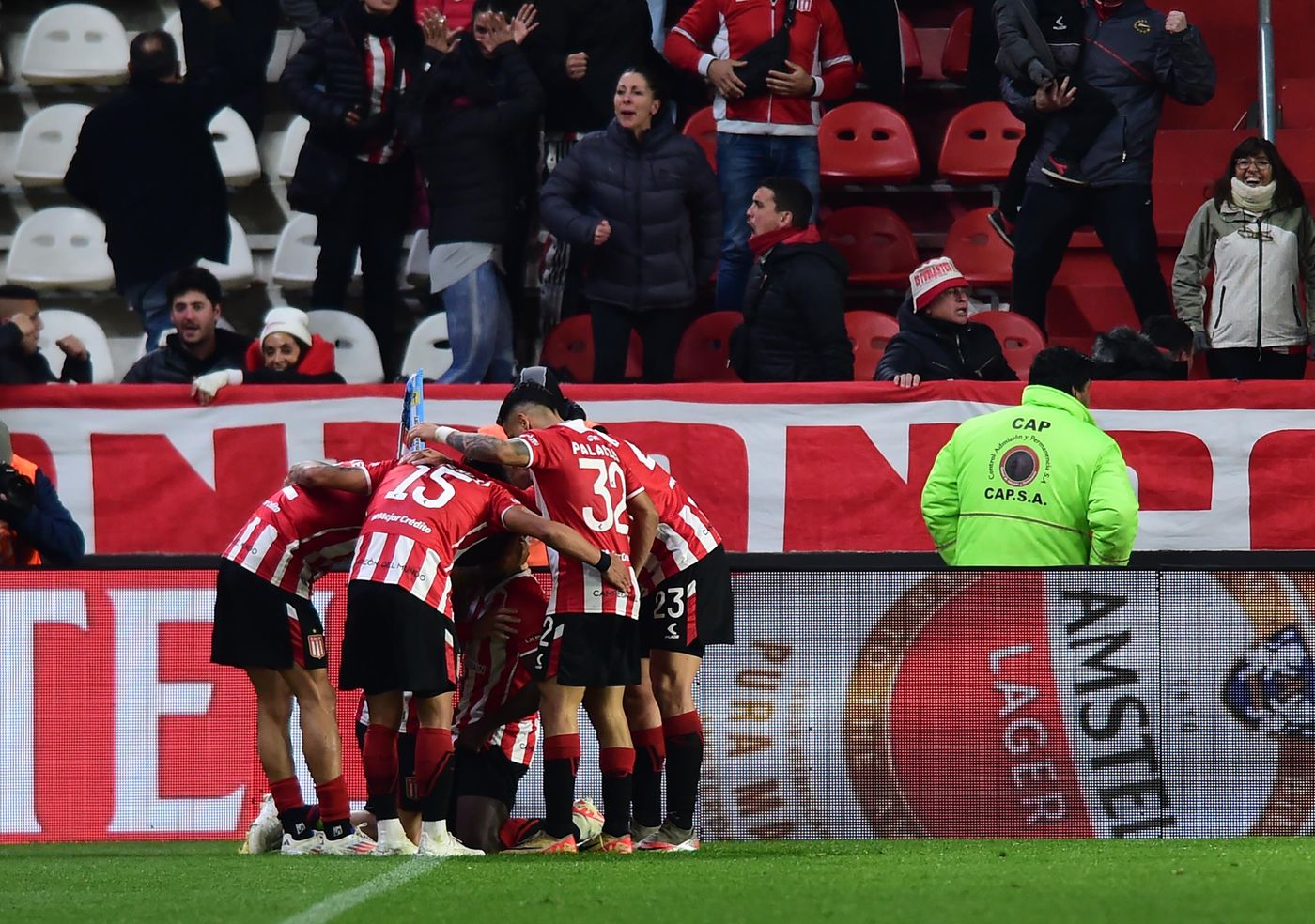 Estudiantes vs Boca festejo gol.jpg