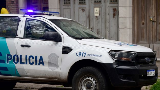 Detuvieron a un joven acusado de robar un local de celulares y una joyería
