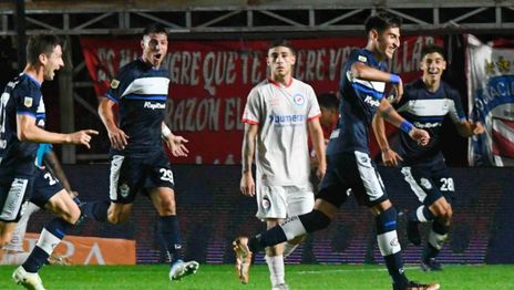 Fue figura en Gimnasia, es pieza clave en su actual equipo y suena para reforzar a River Fue figura en Gimnasia, es pieza clave en su actual equipo y suena para reforzar a River